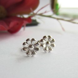 Fine Silver Daisy Stud Earrings ~ April Birth Flower ~ Handmade by The Tiny Tree Frog Jewellery