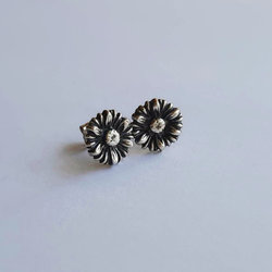 Oxidised Fine Silver Daisy Stud Earrings ~ Handmade by The Tiny Tree Frog Jewellery