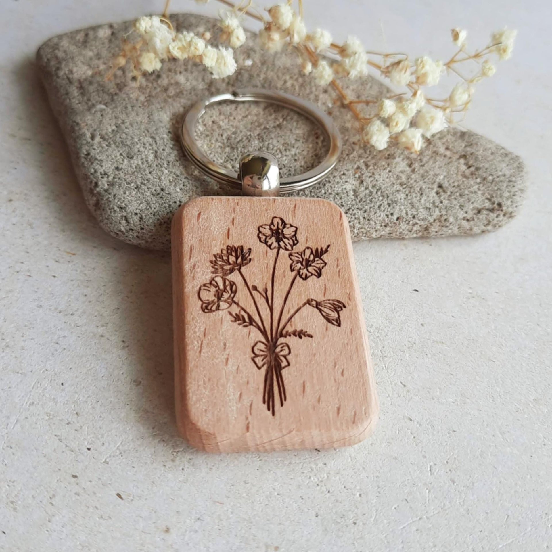Custom Birth Flower Bouquet Wood Key Ring ~ Up to 5 Flowers ~ Double Sided ~ Personalised Engraved Wooden Keychain ~ 5th Anniversary Gift