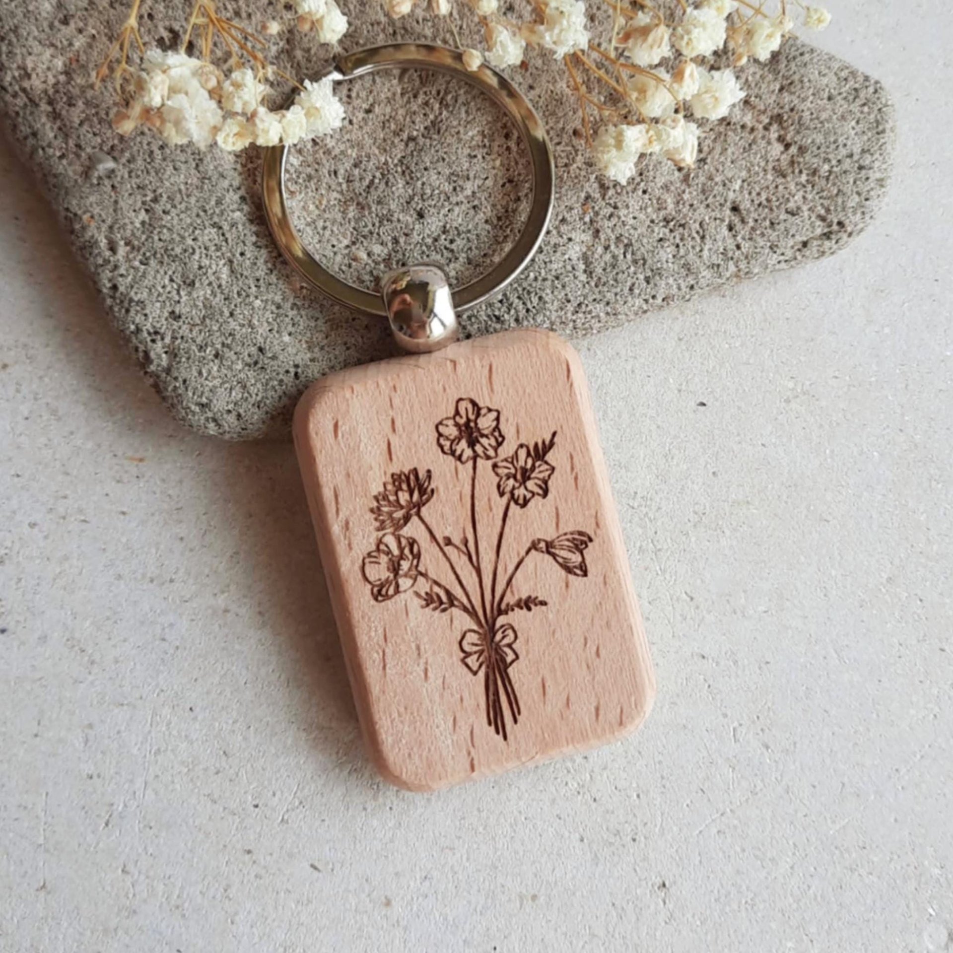 Custom Birth Flower Bouquet Wood Key Ring ~ Up to 5 Flowers ~ Double Sided ~ Personalised Engraved Wooden Keychain ~ 5th Anniversary Gift